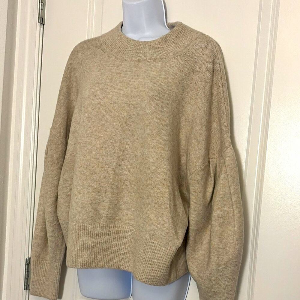 H&M Women’s Beige Solid Knit Crew Neck wool blend Pullover Sweater L